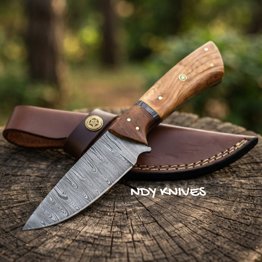 8" Damascus Steel Skinning Knife – Fixed Blade Skinner with Rosewood & Olivewood