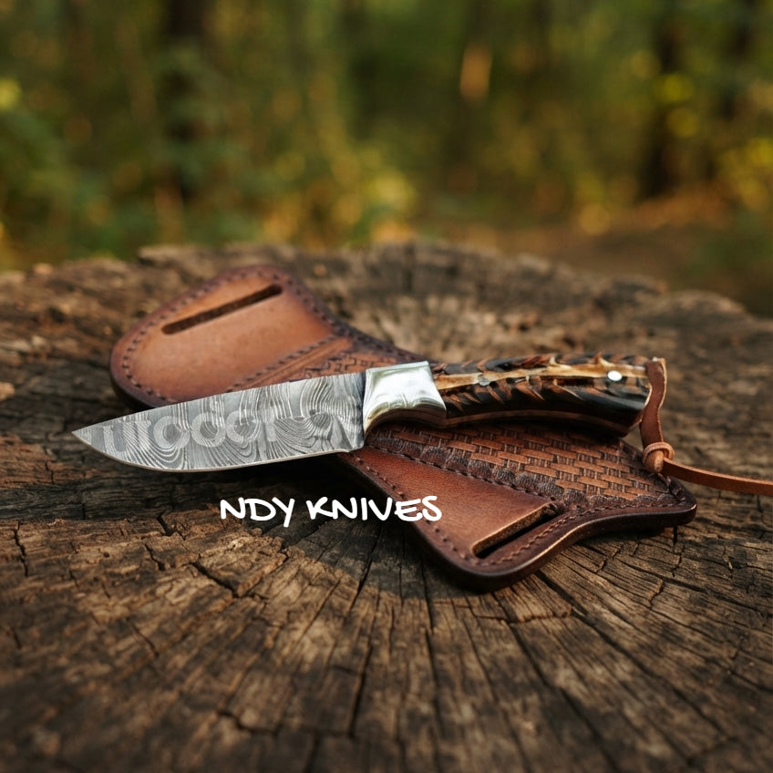 7.5" Damascus Steel Cowboy Knife – Fixed Blade Outdoor Tool Pinecone Resin