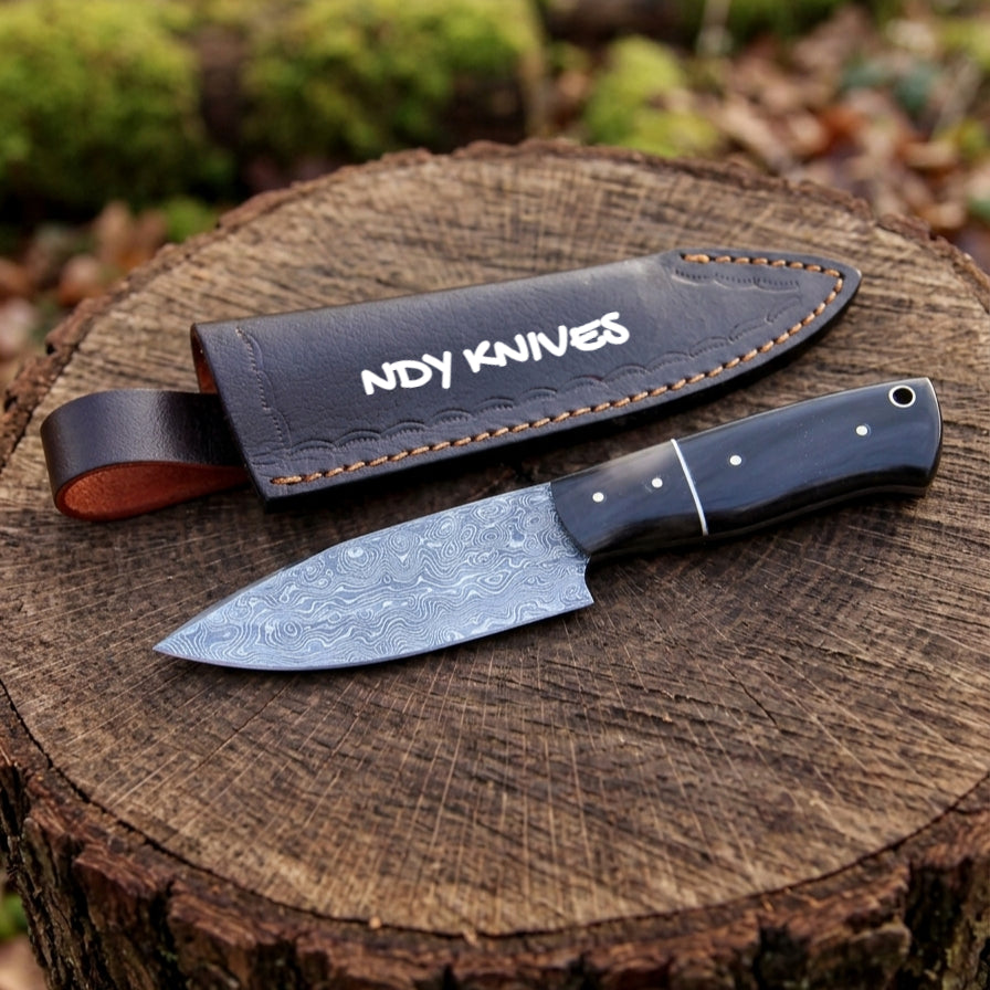 9" Hand-Forged Damascus Steel Skinning Knife – Full-Tang Fixed Blade Hunting Knife with Luxury Bull Horn Handle & Genuine Leather Sheath