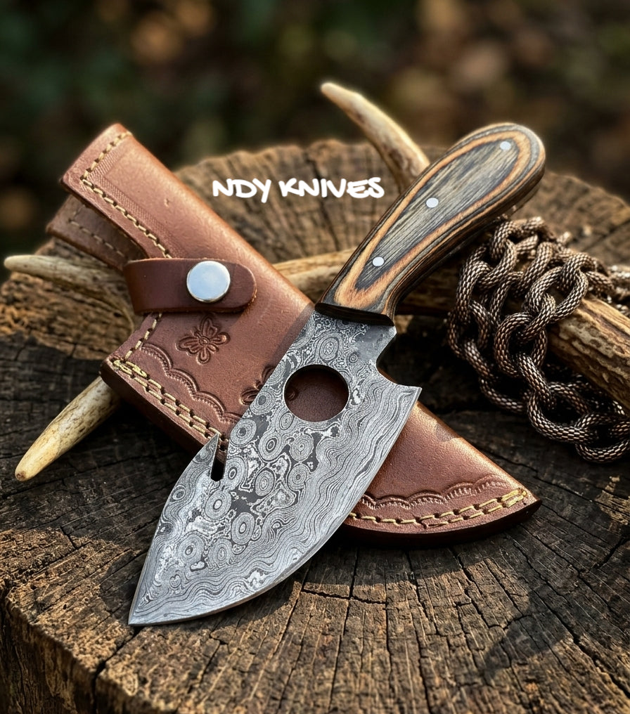 8" Hand-Forged Damascus Steel Skinning Knife – Full-Tang Fixed Blade Hunting Knife with Guthook, Index Control Port, Pakkawood Handle & Genuine Leather Sheath