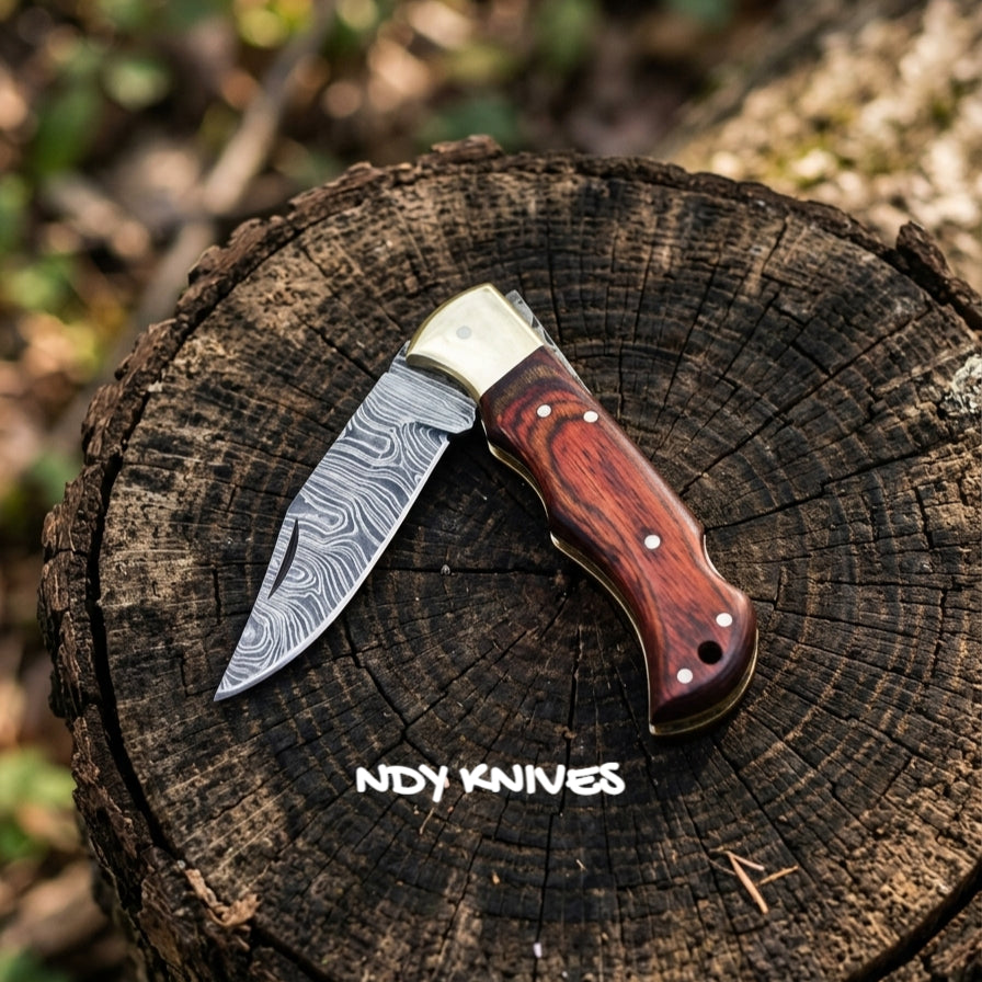 3.5" Hand-Forged Damascus Steel Folding Pocket Knife – Traditional Lockback EDC Knife with Brass Bolsters, Pakkawood Handle & Premium Leather Pouch
