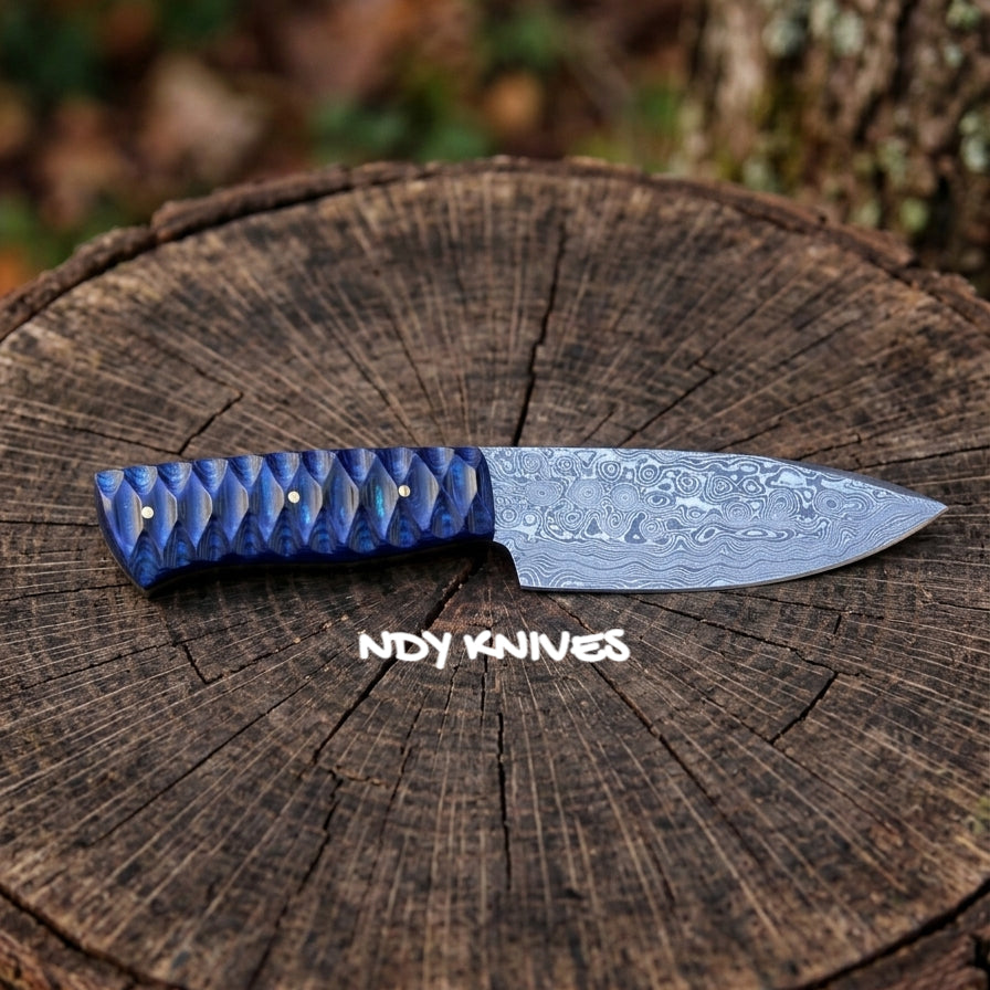 9" Hand-Forged Damascus Steel Hunting Knife – Full-Tang Fixed Blade Skinner Knife with Scalloped Pakkawood Handle & Genuine Leather Sheath