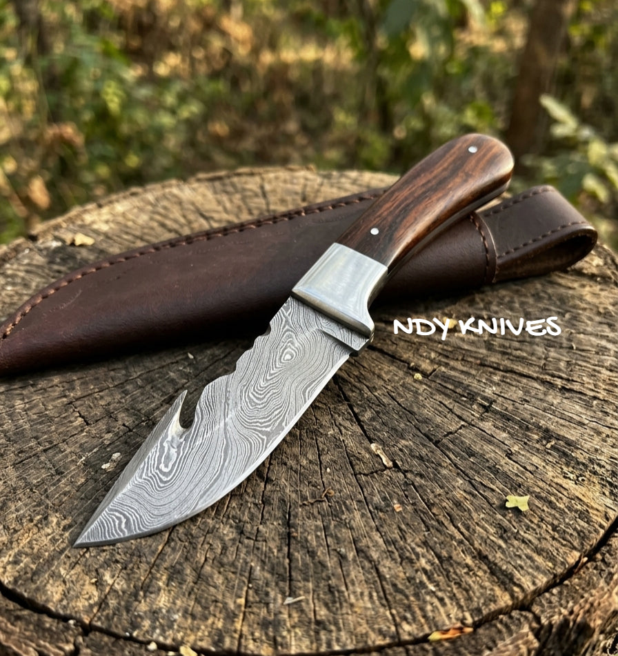 8.5" Hand-Forged Damascus Steel Hunting Knife – Fixed Blade Skinner with Guthook, Rosewood Handle & Genuine Leather Sheath