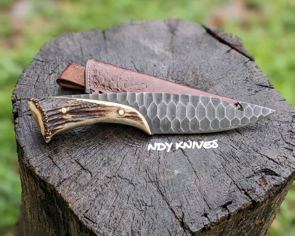 High Carbon Steel Hunting Knife – Authentic Stag Crown Handle with Hand-Forged Hammered Finish & Leather Sheath