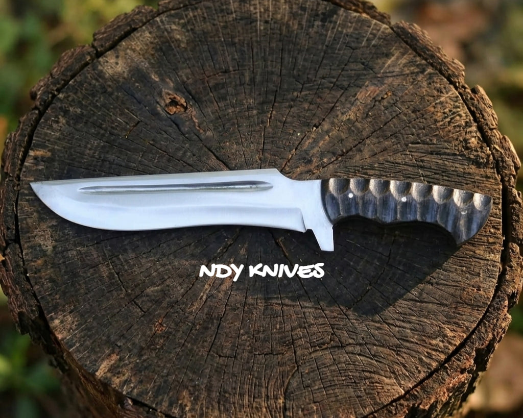 Professional D2 Steel Hunting Knife – Full Tang Fixed Blade with Ergonomic Grip & Leather Sheath