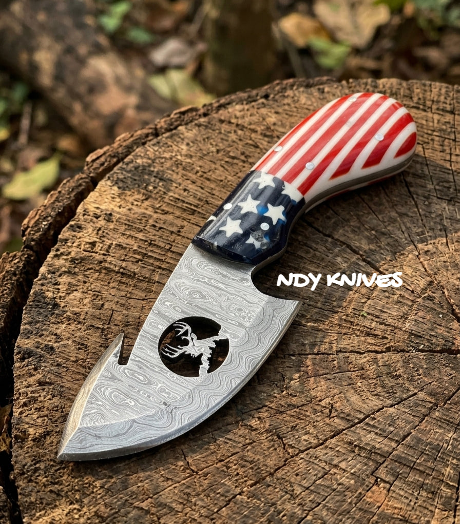 7" Patriotic Damascus Gut Hook Skinner – Hand-Forged Blade with Wire-Cut Deer Silhouette & USA Flag Handle