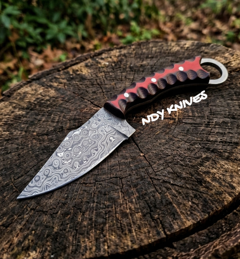 Handmade Damascus Hunting Knife with Safety Finger Ring – Full Tang Fixed Blade with Red Micarta Handle & Leather Sheath