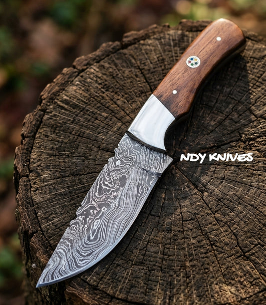 8" Hand-Forged Damascus Steel Skinner Knife – Full-Tang Blade with Rosewood Handle, Mosaic Pin, & Polished Steel Bolsters