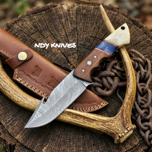 9" Damascus Steel Gut Hook Skinner – Hand-Forged Full-Tang Blade with Rosewood & Camel Bone Handle