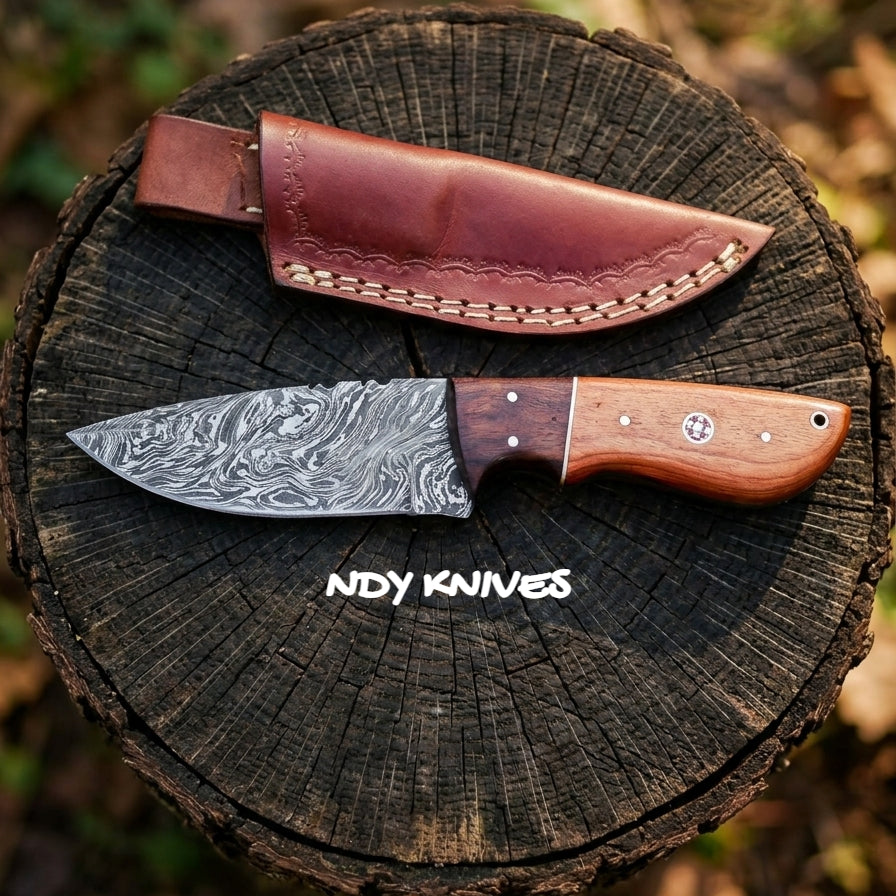 8" Hand-Forged Damascus Steel Skinner Knife – Full-Tang Hunting Blade with Hybrid Olive Wood & Rosewood Handle, Mosaic Pin Accent