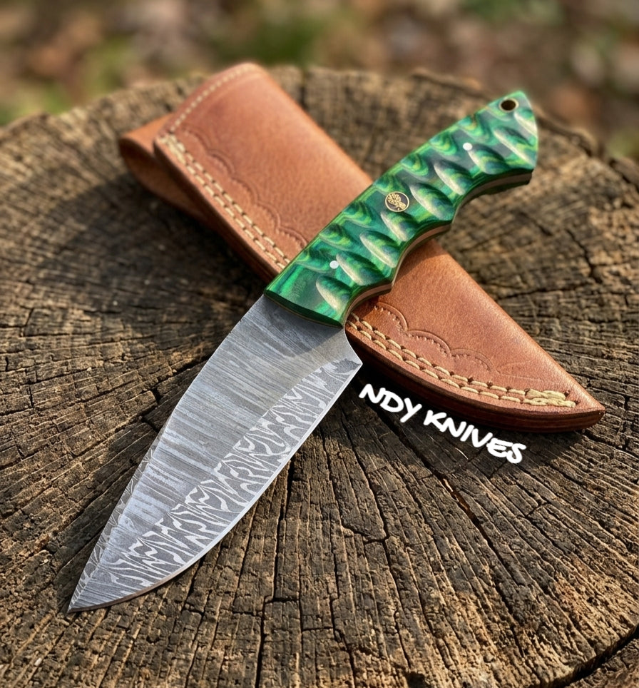 Hand-Forged Damascus Hunting Knife – Rugged Full Tang Field Tool with Premium Pakkawood Handle & Leather Sheath