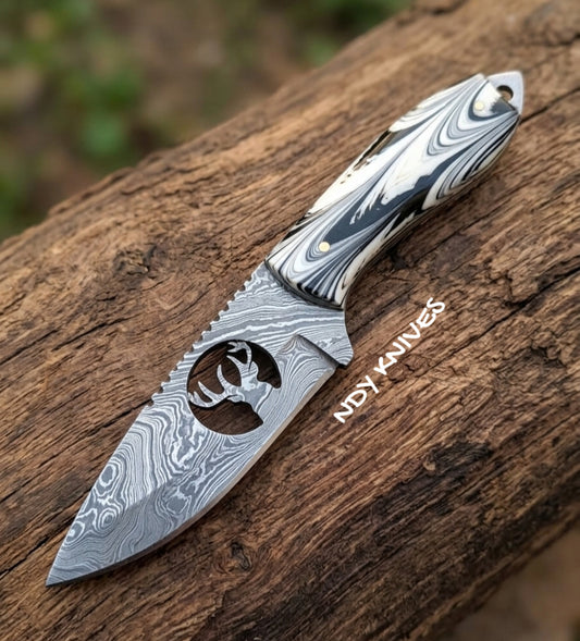 8" Hand-Forged Damascus Steel Skinner Knife – Full-Tang Wildlife Chef Knife with Wirecut Deer Motif & Luxury Resin Handle