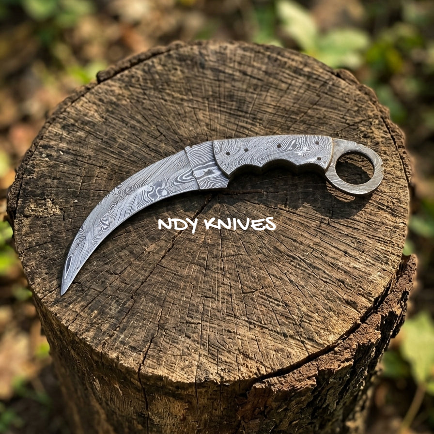 9" Hand-Forged Full Damascus Steel Curved Skinner Knife – Monolithic Full-Tang Fixed Blade with Integrated Damascus Handle & Retention Ring